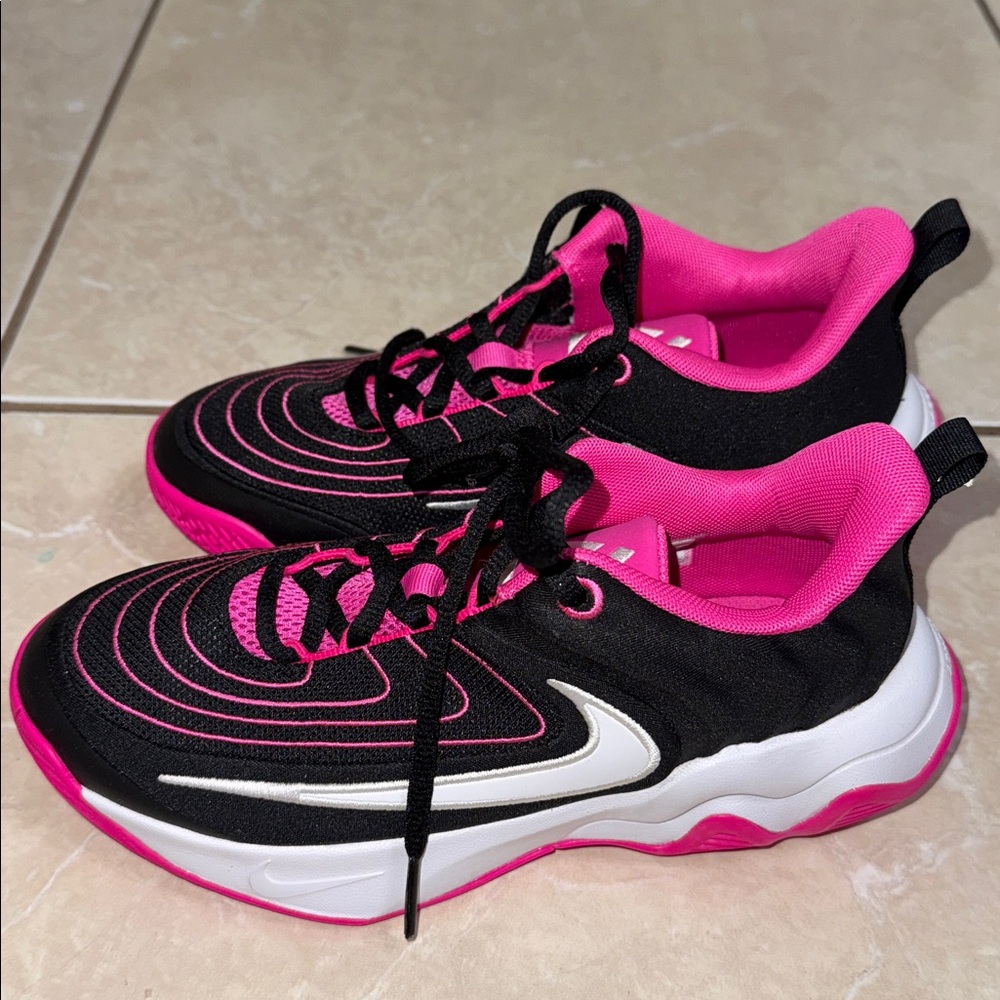 Nike Black and Pink Sports Shoes